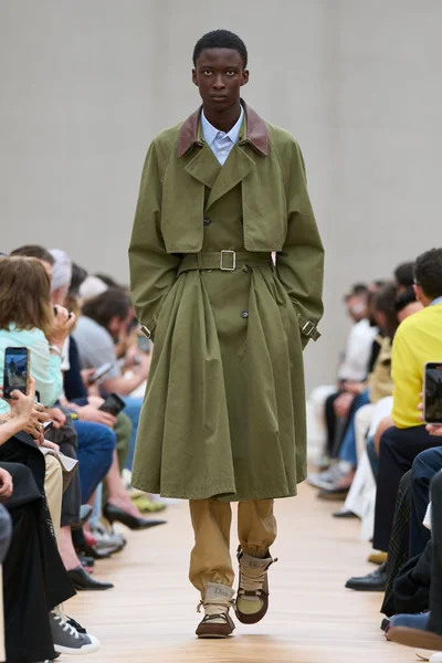 Look 50